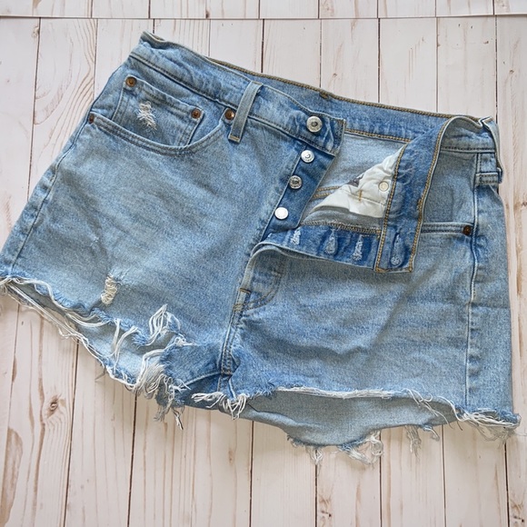 Levi’s 501 Cutoff Denim Shorts - Picture 2 of 13